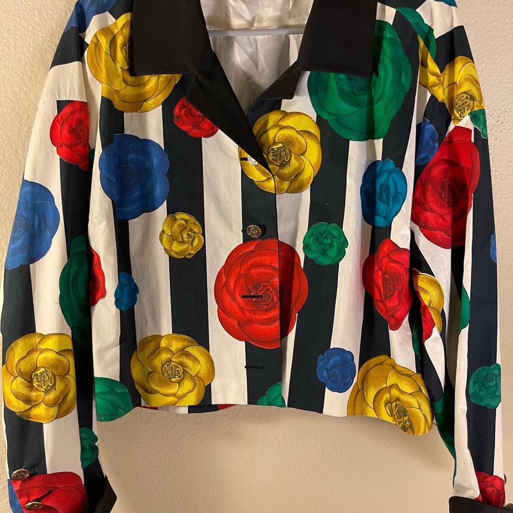 CHANEL boutique blazer